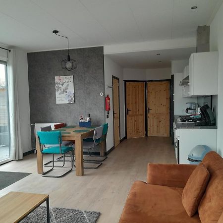 Luxe 5 Persoons Bungalow Op Rustig Vakantiepark Nabij Leeuwarden Dronrijp Esterno foto