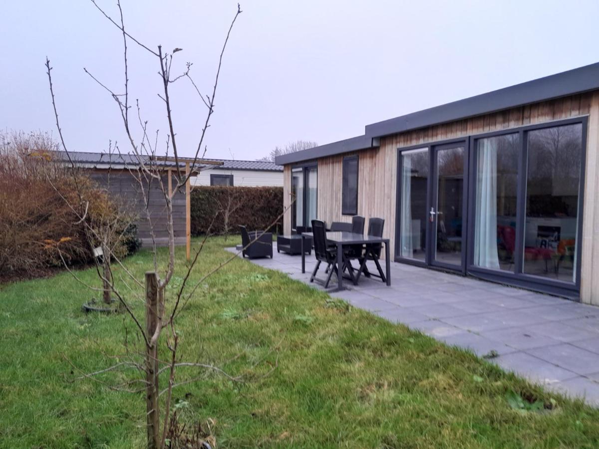 Luxe 5 Persoons Bungalow Op Rustig Vakantiepark Nabij Leeuwarden Dronrijp Esterno foto
