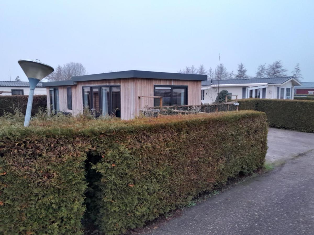 Luxe 5 Persoons Bungalow Op Rustig Vakantiepark Nabij Leeuwarden Dronrijp Esterno foto