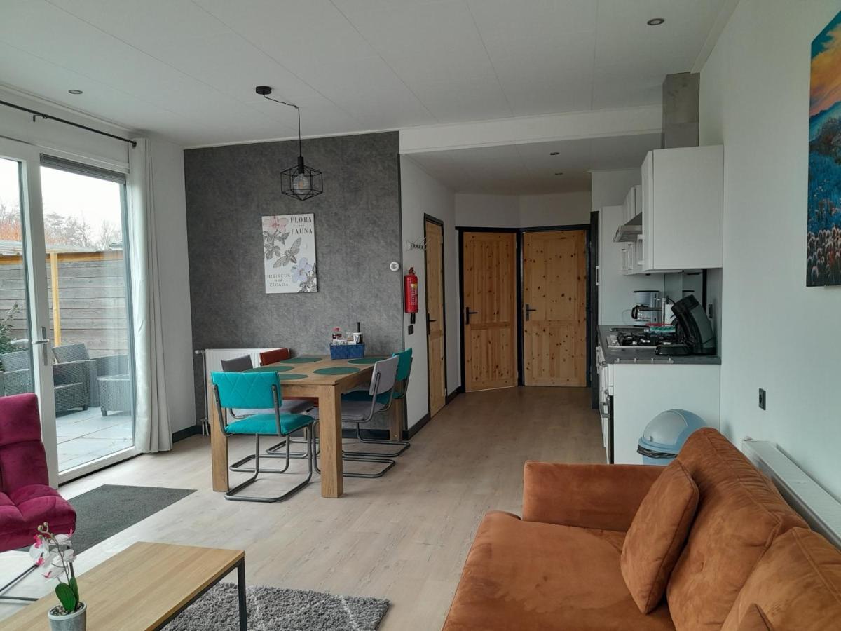 Luxe 5 Persoons Bungalow Op Rustig Vakantiepark Nabij Leeuwarden Dronrijp Esterno foto