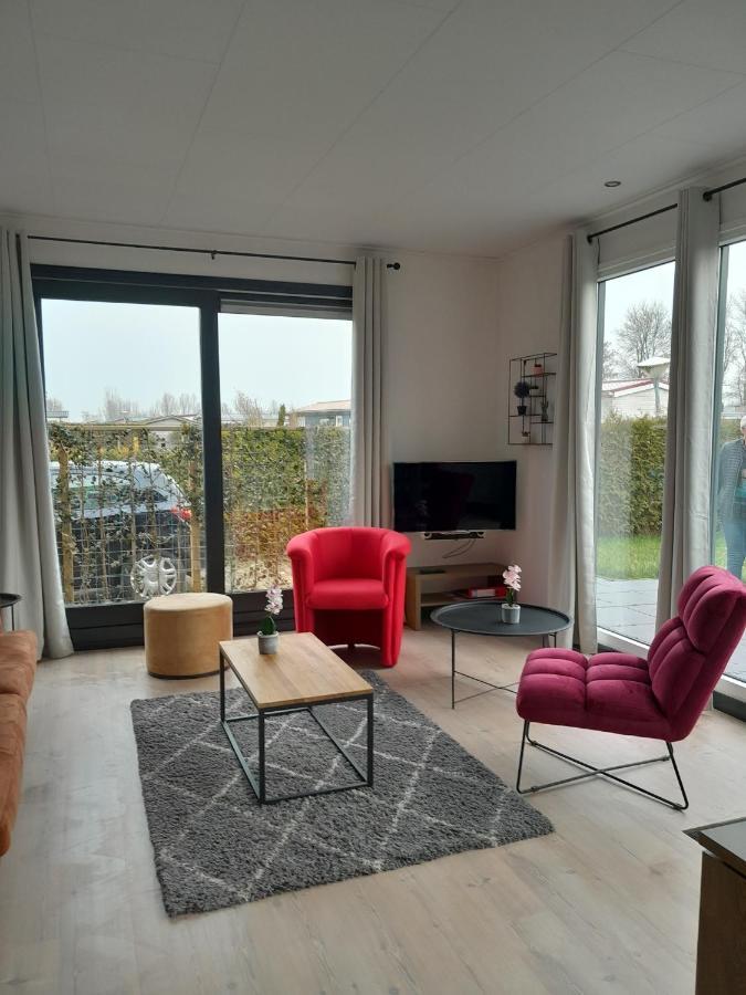 Luxe 5 Persoons Bungalow Op Rustig Vakantiepark Nabij Leeuwarden Dronrijp Esterno foto