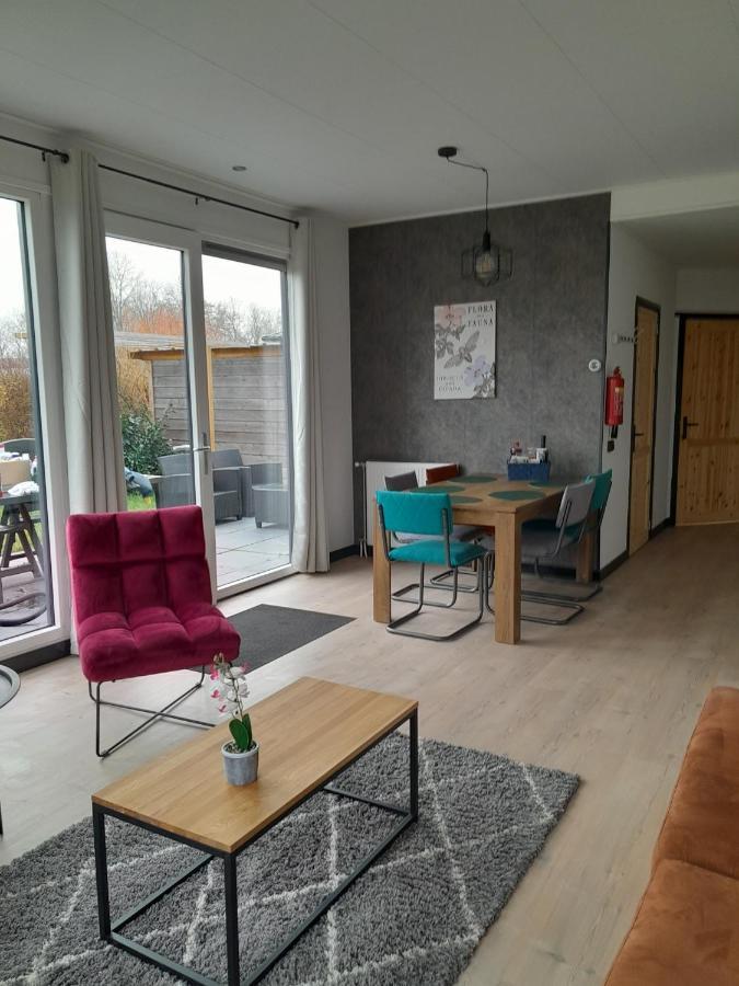 Luxe 5 Persoons Bungalow Op Rustig Vakantiepark Nabij Leeuwarden Dronrijp Esterno foto
